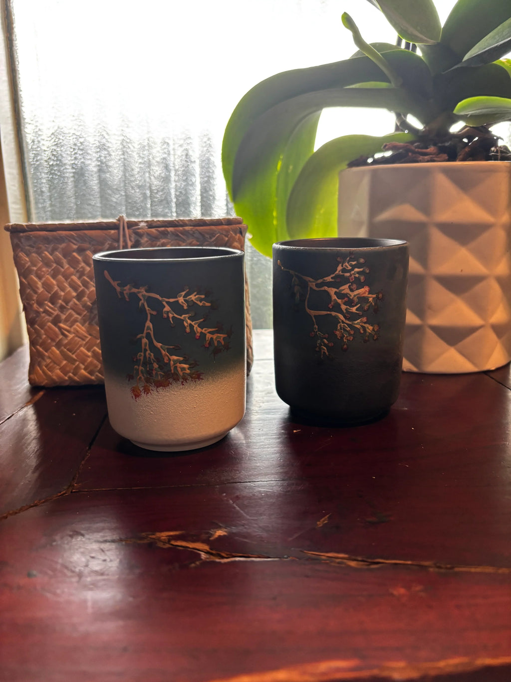 Hand Painted Japanese Ceramic Coffee and Tea Mug Set of 2 in Traditional Basket