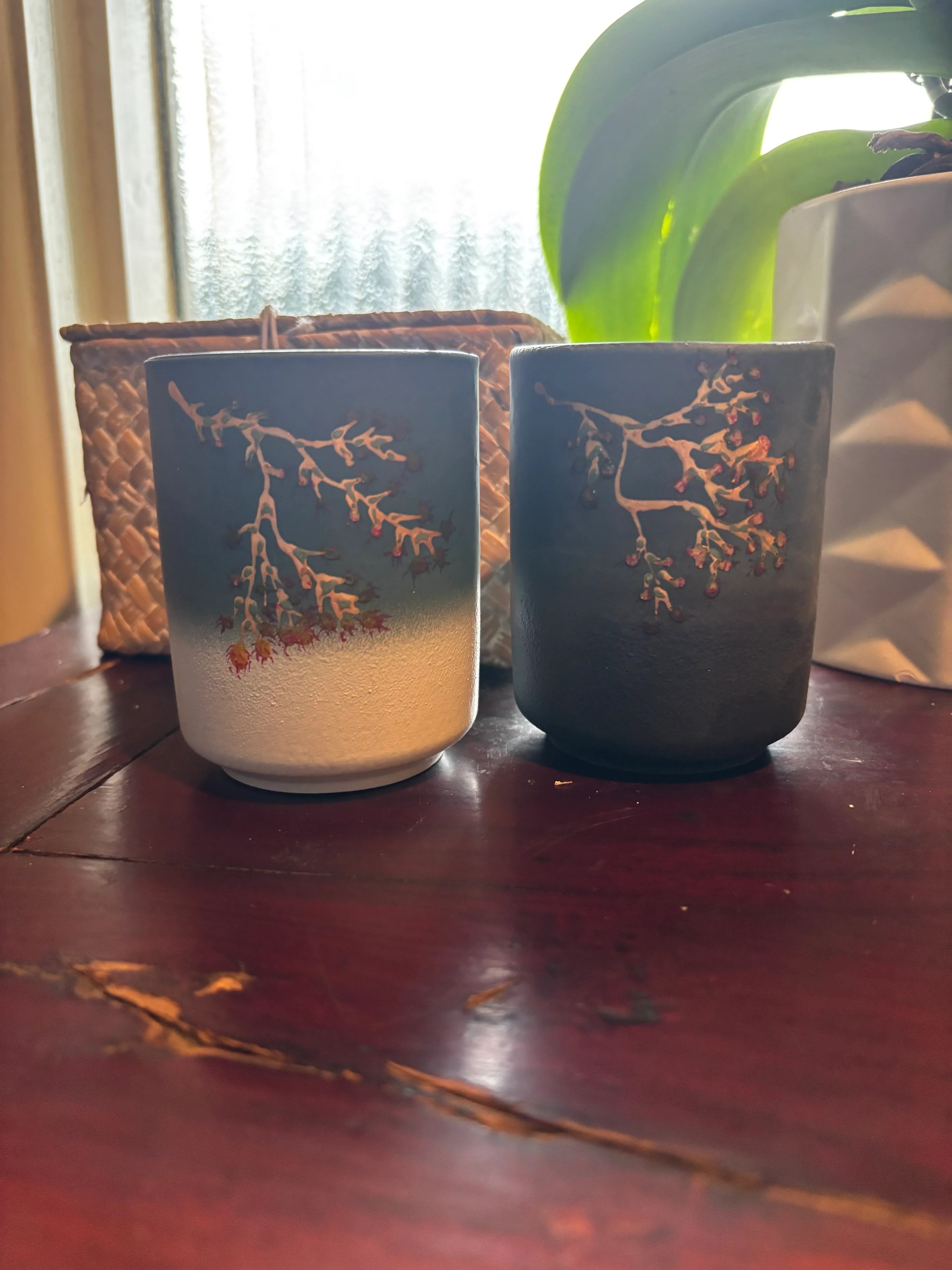 Hand Painted Japanese Ceramic Coffee and Tea Mug Set of 2 in Traditional Basket