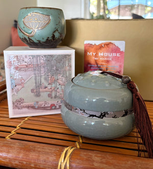 My House by Marine Coffee & Tea Mugs Tea Lover Gift Box: Delicate Hand Painted Floral Cup and Traditional Tea Leaf Container