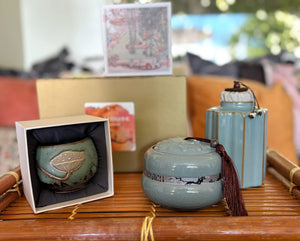My House by Marine Coffee & Tea Mugs Tea Lover Gift Box: Delicate Hand Painted Floral Cup and Traditional Tea Leaf Container